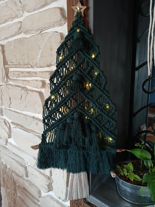 Sapin mural en macramé 70 cm – décoration de Noël artisanale bohème chic