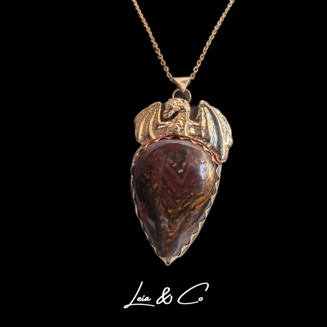 Amulette dragon doré avec pierre tigre de fer LEIA&amp;CO