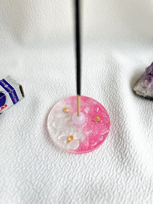 Mini Incensário Rosa com Cristal de Quartzo pra Limpar Energias Negativas