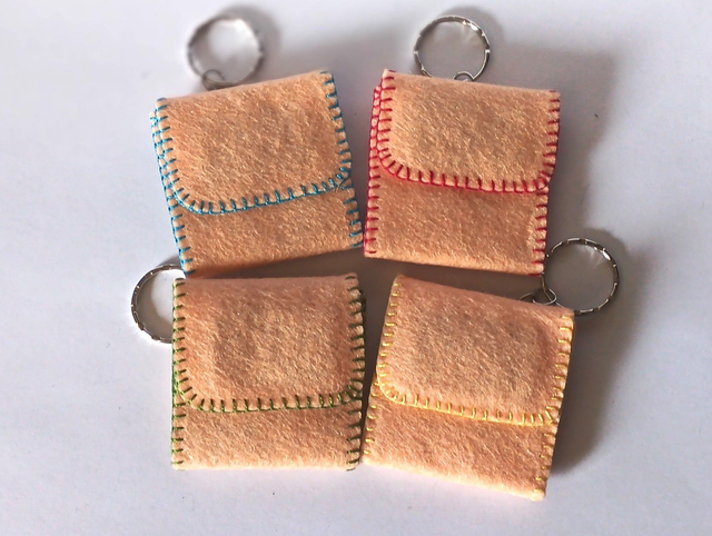 Llavero 3 en Raya Salmón