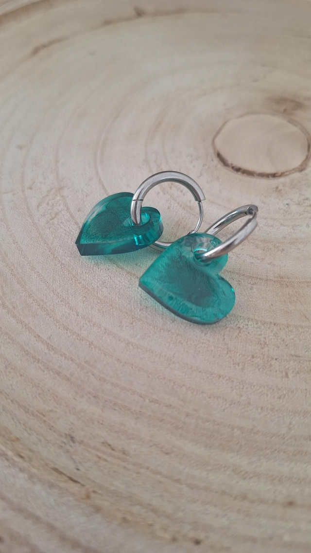 Créoles argentées cœur vert