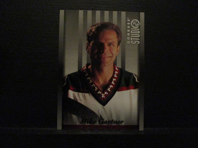 Mike Gartner - NFL 1997 Donruss Studio Ice Hockey Original Trading Card #89