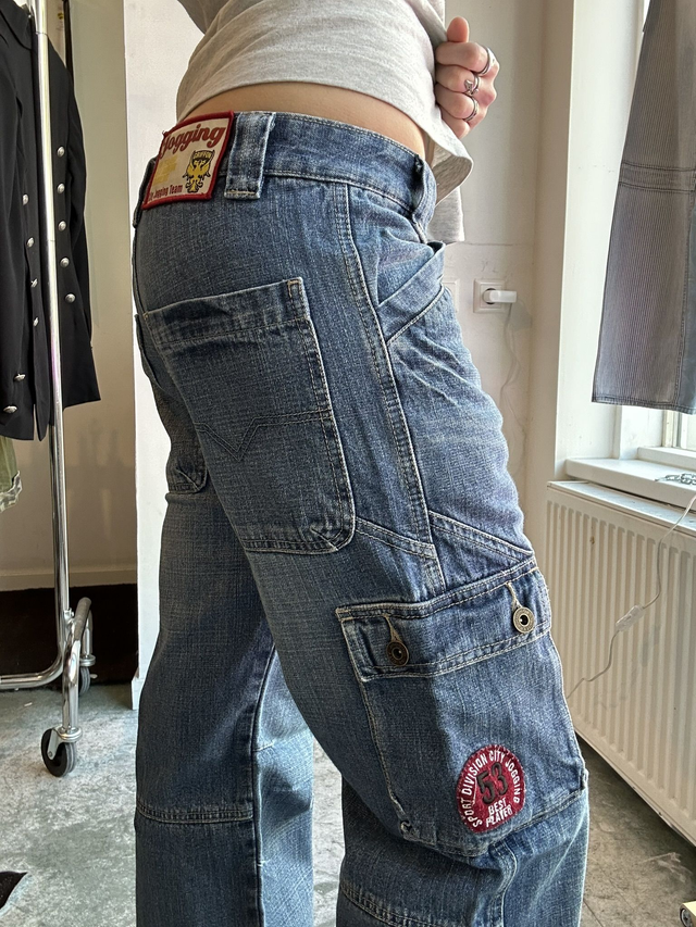 wide fit cargo jeans with patch on side