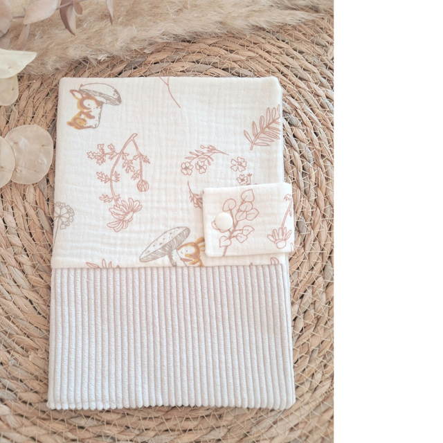 Protège carnet de santé &quot;Lapinous dans la forêt&quot;