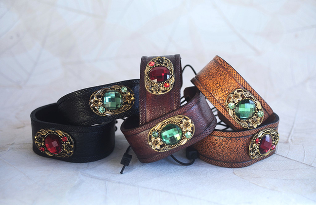 Bracelet en cuir à cabochon