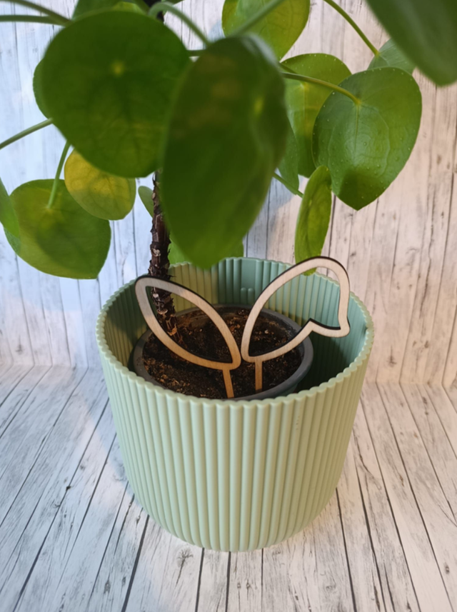 Blumenstecker aus Lindenholz – Hasenohren Knickohr