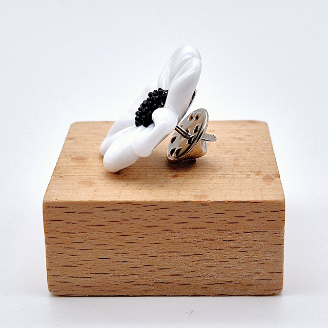 Pin's Marguerite blanche 2
