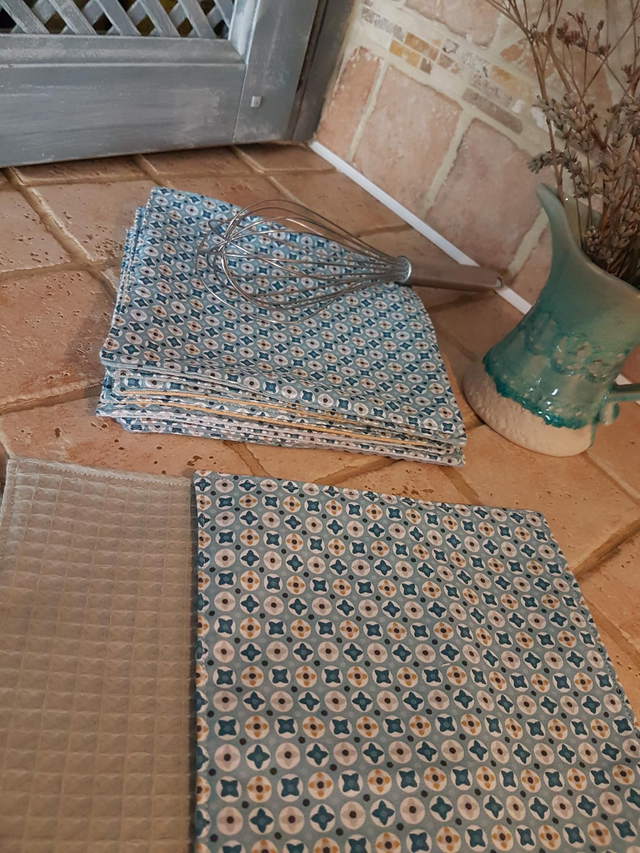 1 essuie-tout / serviette de table VERT SAUGE géométrique et florale