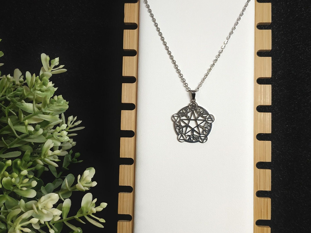 Collier pentagramme argenté