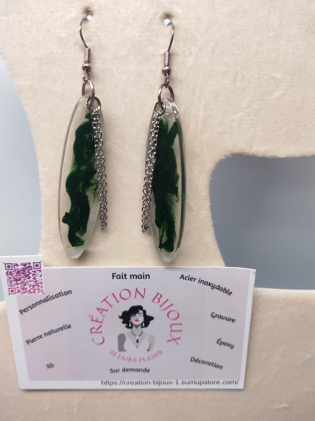 Boucle d'oreille epoxy verte 