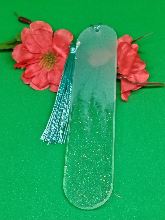 Marque page rond vert d'eau et paillettes holographiques 