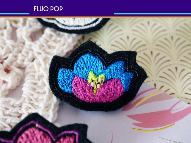 Clématite (Pins brodé main et machine)