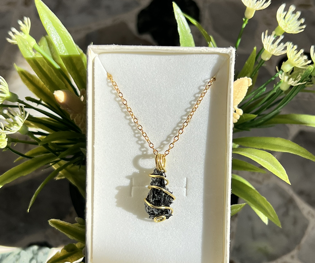 Tormalina grezza , prov : Sri Lanka 🇱🇰, acciaio inox 