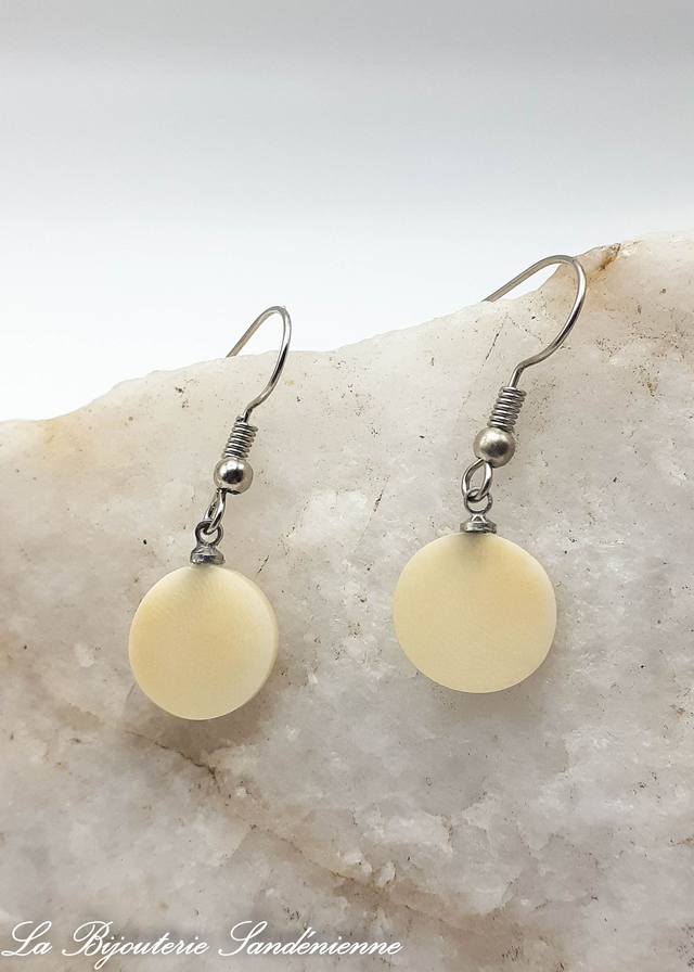 Rond en graine de Tagua ou "ivoire végétal".