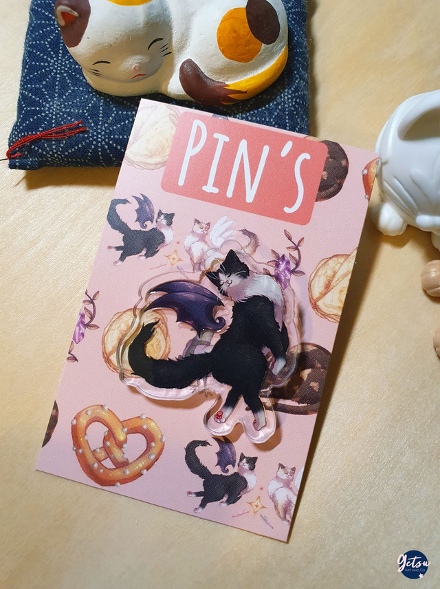 Pin&#039;s chat démoniaque