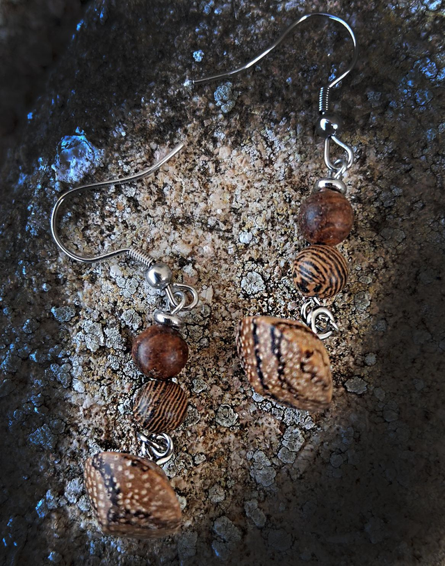 Boucles d'oreilles en bois, Zébrano et perles de bois