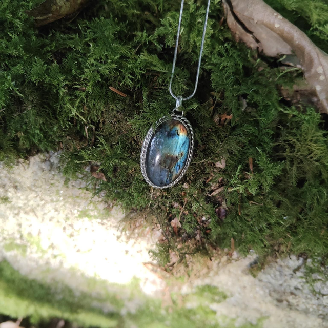 Pendentif Sertis Clos Argent et Spectrolite