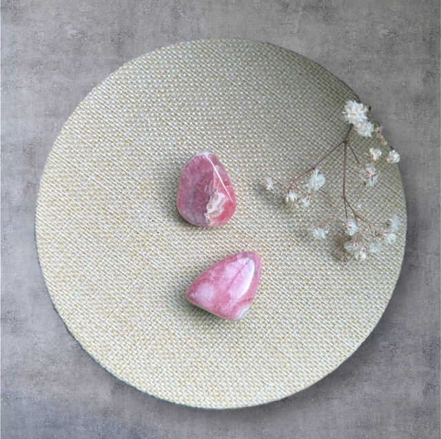 Galet en Rhodochrosite naturelle – Pierre de douceur et d’apaisement