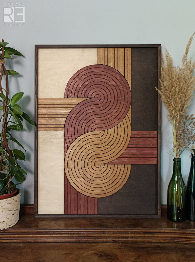 "Węzeł sił" – drewniana dekoracja ścienna z geometrycznym wzorem
