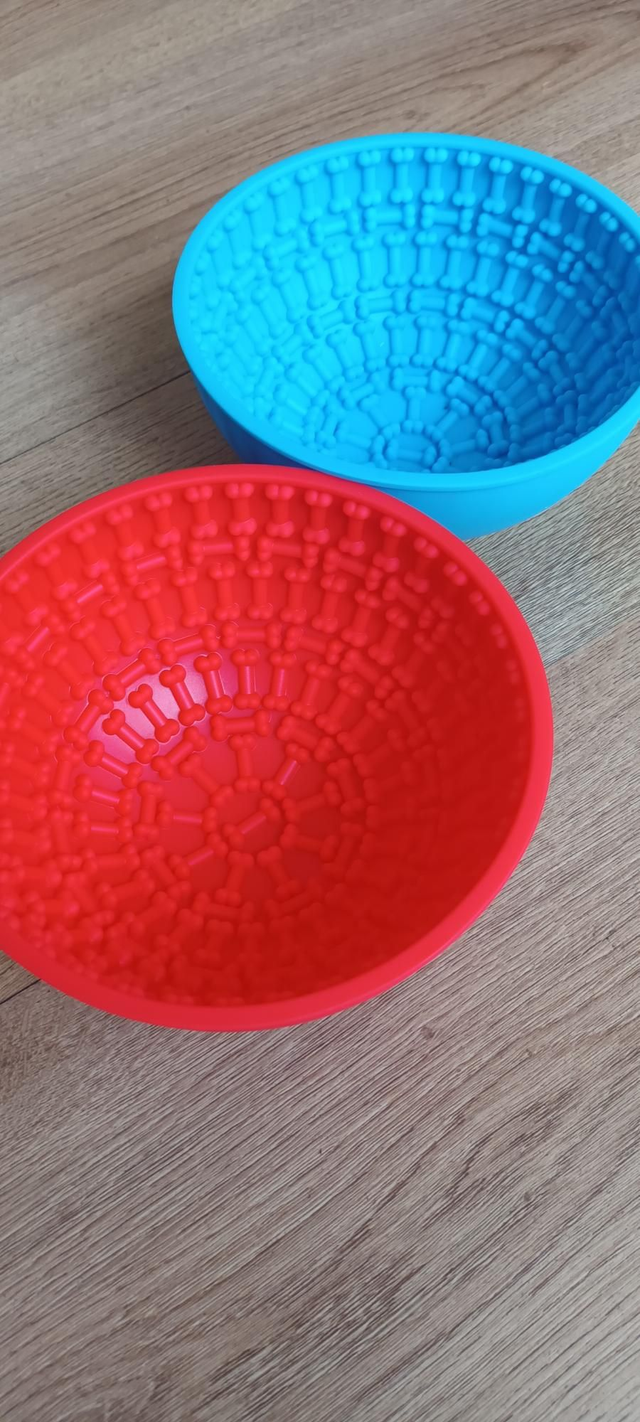 Licky bowl
