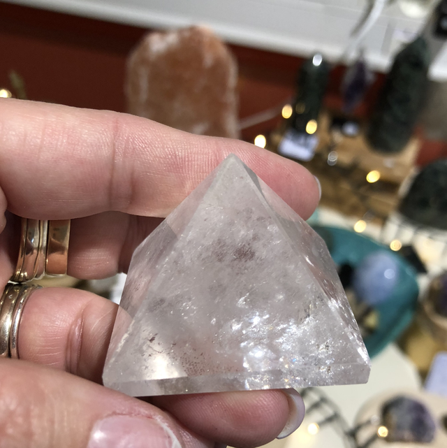 Pyramide en cristal de roche 