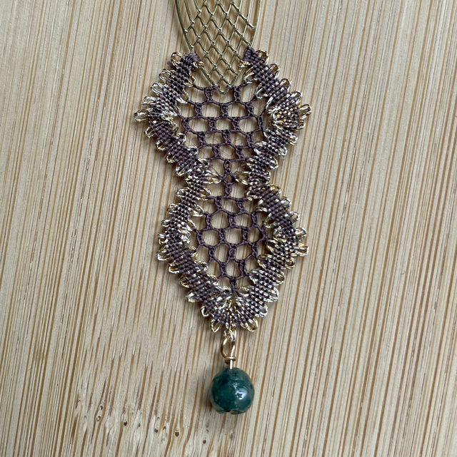 Pendentif résille taupe/doré