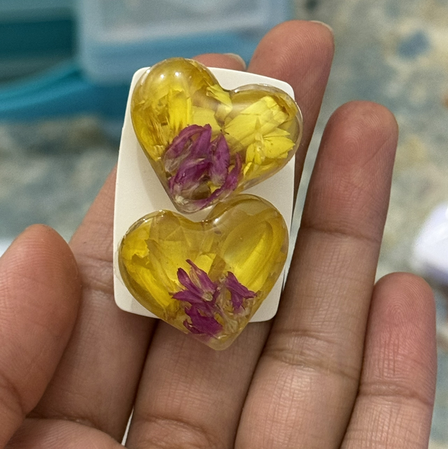 Chrysanthemum &amp; Gophrena dried in earstuds