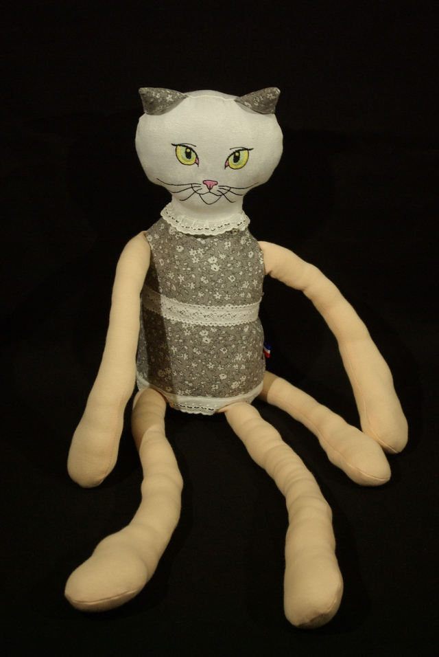 608-Doudou chat coloris gris et beige Htr 62 cm