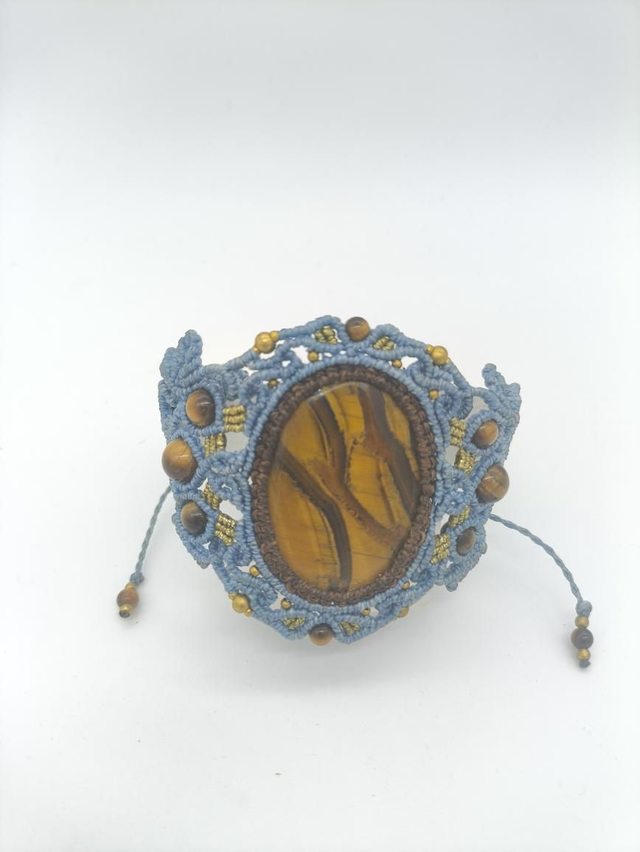 Bracelet manchette en micro macramé avec oeil de tigre