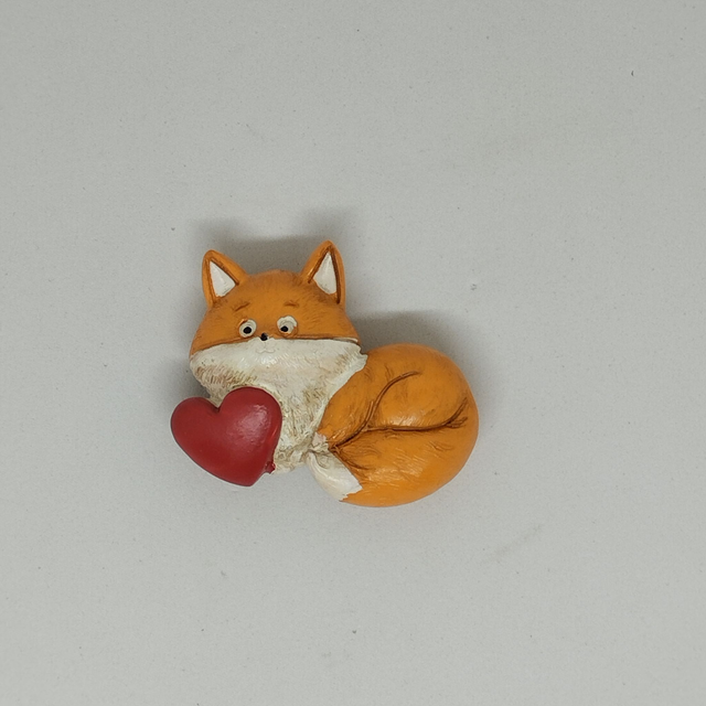 Renard avec un cœur rouge