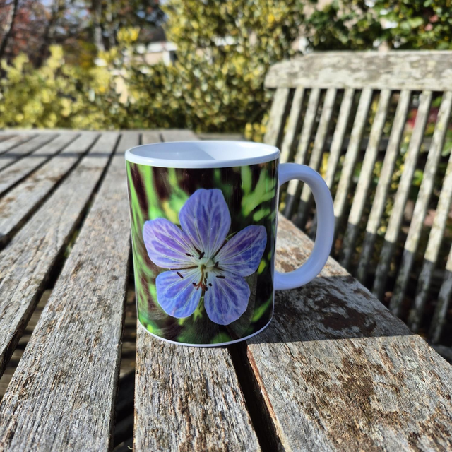 Geranium pale blue mug
