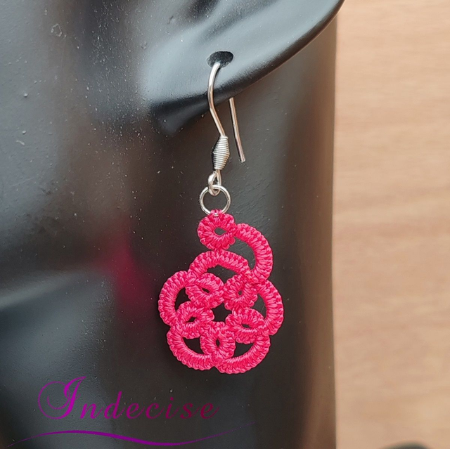 Boucles d'oreilles fleur fuchsia, crochets en acier 316L - Créations artisanales Indecise