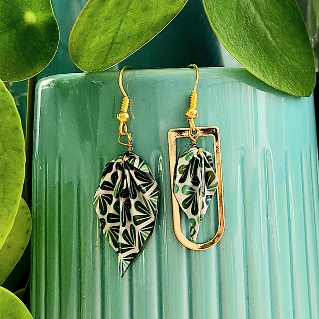 • LES DIFFÉRENTES – boucles d&#039;oreilles asymétriques en origami