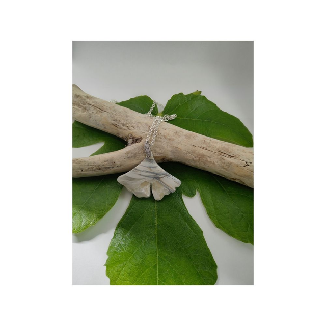 Collier faux granit ginkgo