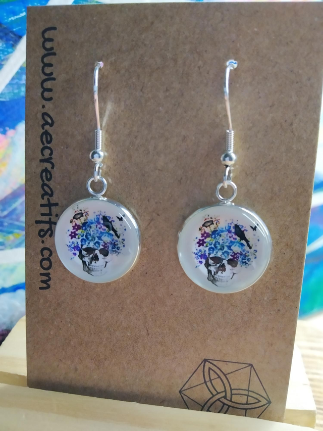 Boucles d&#039;oreilles cabochons crâne bleu 