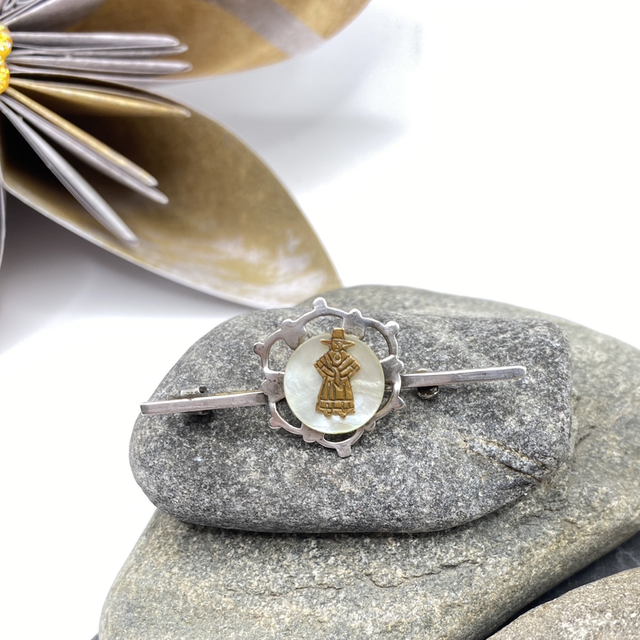 REFURBISHED Pilgrim Mother of Pearl Vintage Pin Brooch In Silver