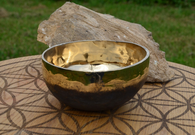 Bol Tibétain Ishana noir et or 425-475gr