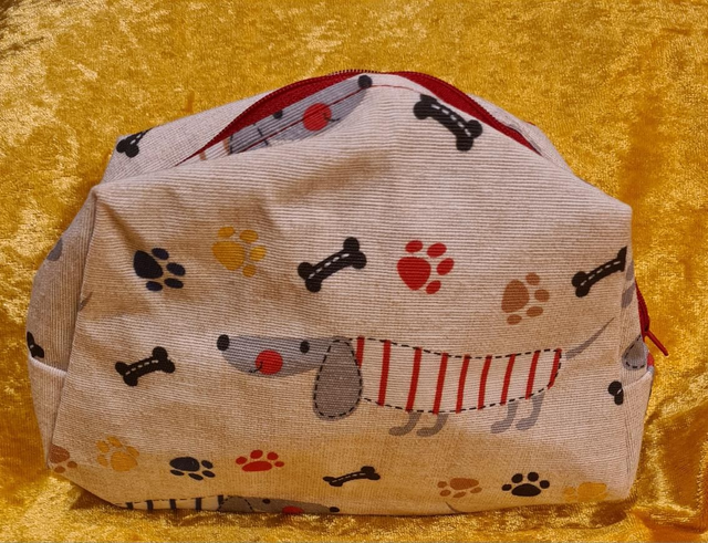 Kleine Reissverschlusstasche bunte Dackel 
