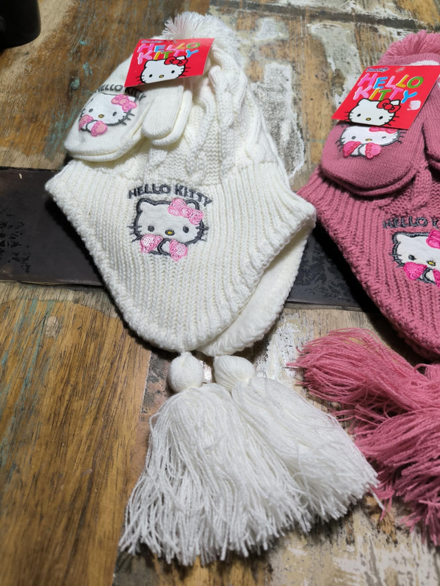 CHAPKA POLAIRE AVEC GANTS HELLO KITTY 2/3 ANS