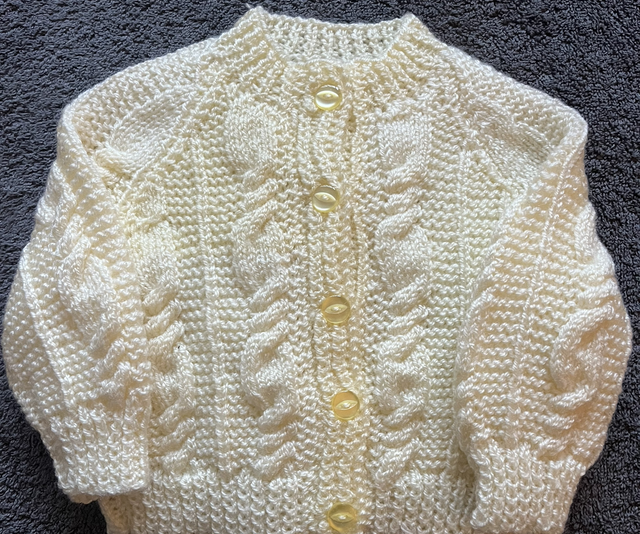 Lemon cardigan 6+months (slightly discoloured)