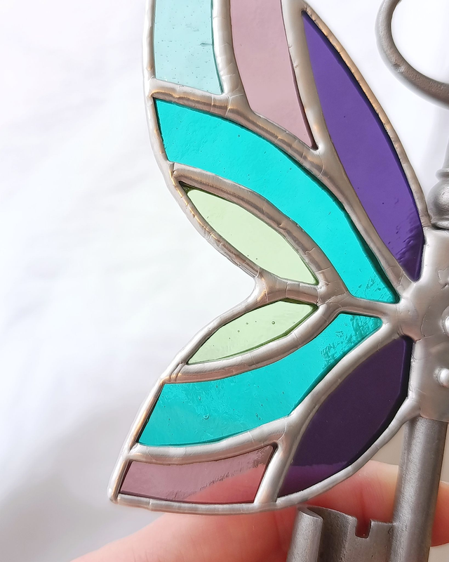 🗝️ Clé volante féerique "Arabella" en vitrail