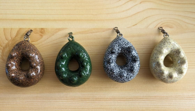 Plomb montre troué grip plastifié avec émerillon 