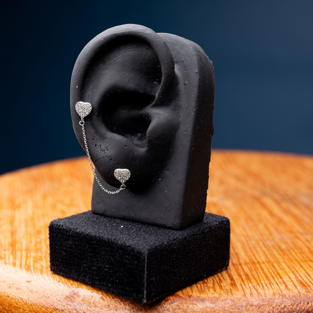 Brinco corações cravejados