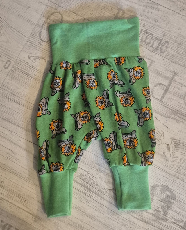 Baby-Pumphose Mitwachshose Löwen grün, # 62-68
