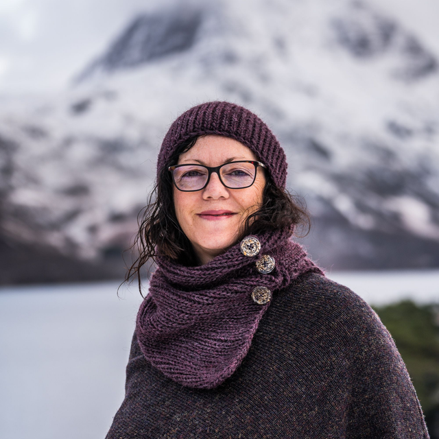 Winter Chunky knit Alpaca mix cowl with handcrafted seashore buttons, Snood, Infinity Scarf