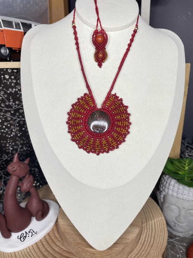 Collier Mandala Jaspe rouge Bréchique.