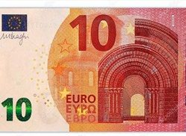 Os ayudo con diez euros / I help you with ten euros
