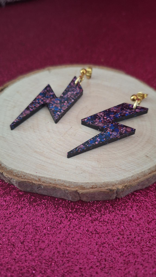 Boucles d'oreilles éclairs noirs paillettes bleues et roses