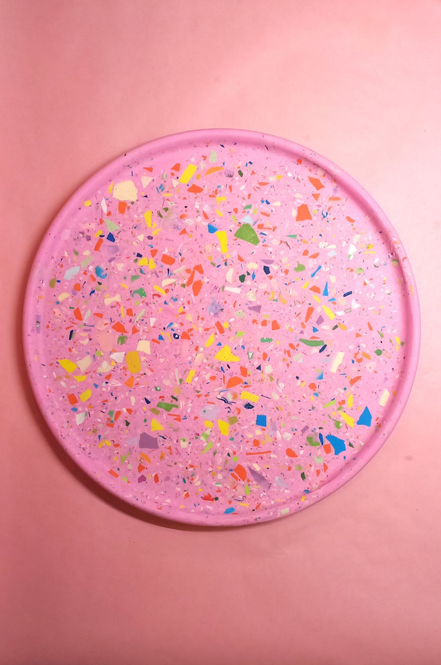 Różowa taca dekoracyjna, lastryko, okrągła taca kawowa, 27 cm