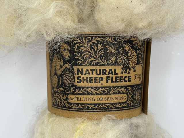 Natural pure sheep fleece: For felting / Spinning 50g